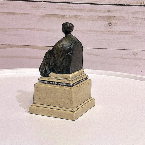 DEPARTMENT 56 - Village Monuments - Heritage Village - Picture 9 of 12